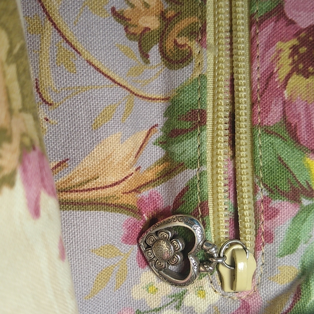Brighton Reversible small tote handbag 'Lover's in a garden Paris' lining - Picture 16 of 16